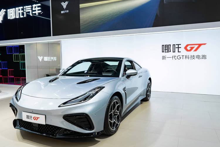 广州161哪吒汽车在智能汽车领域的表现，领途汽车在新能源汽车市场中的影响力